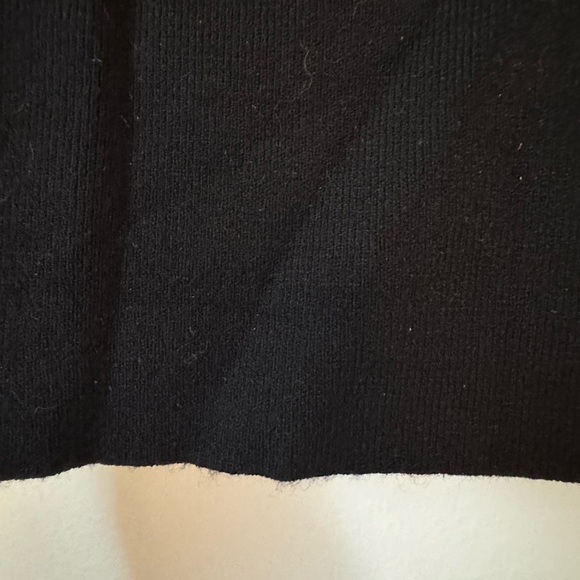 NWOT Alice & Olivia Darcey Black Turtleneck Sweater Tank- Large - Picture 4 of 9